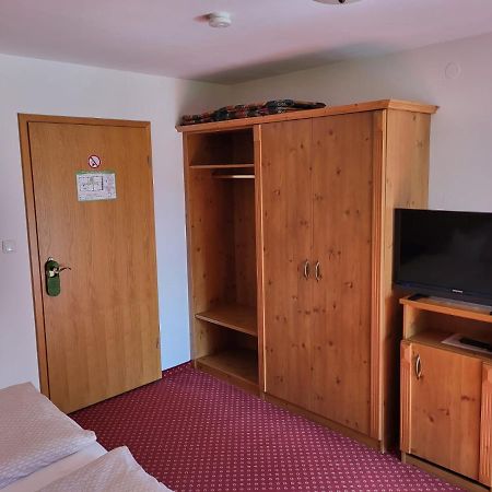 Gaestehaus Schwarz Prien am Chiemsee Esterno foto